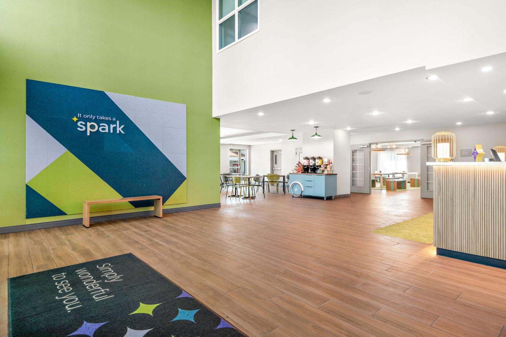 Spark By Hilton Exton Luaran gambar