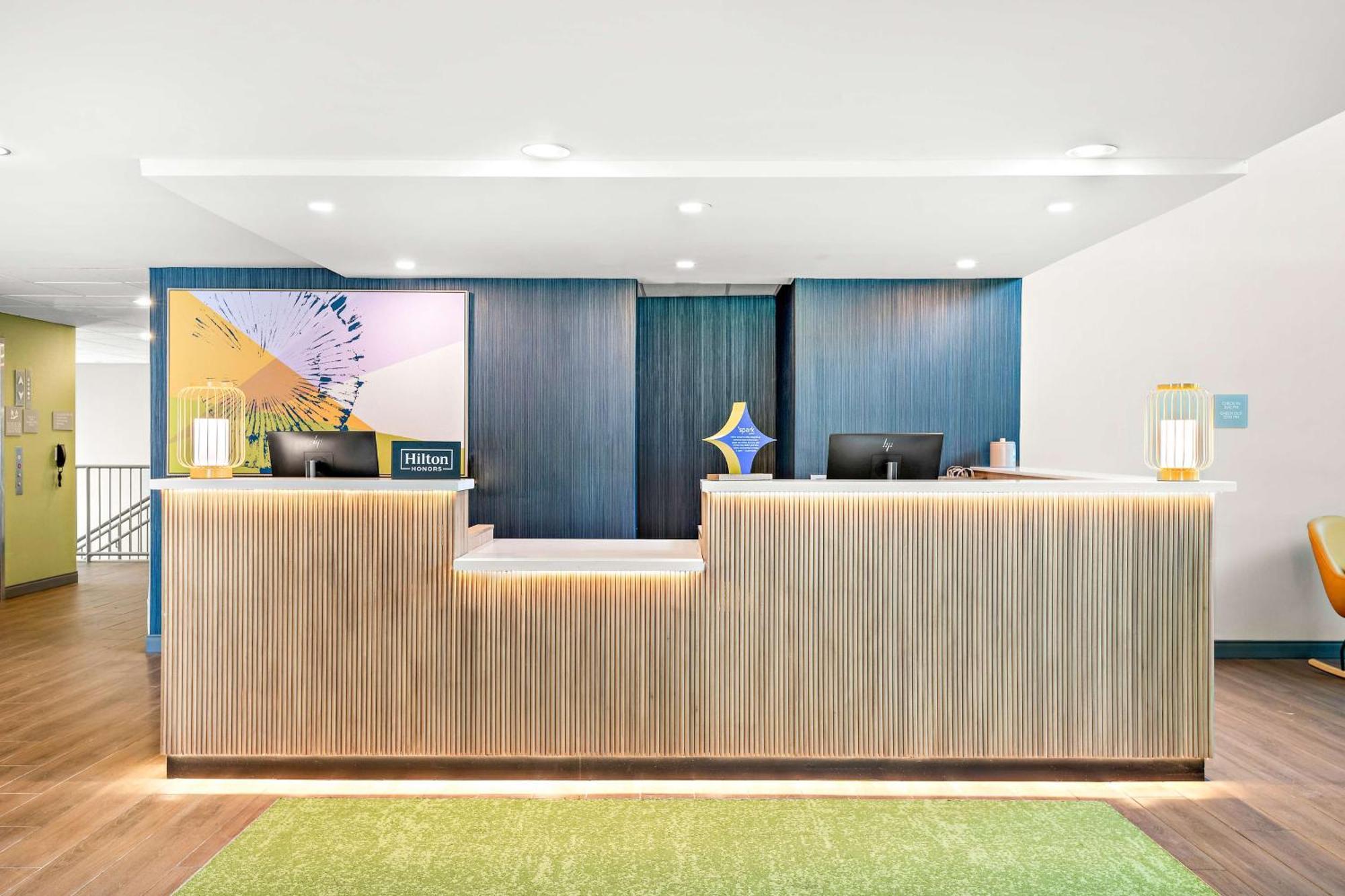 Spark By Hilton Exton Luaran gambar